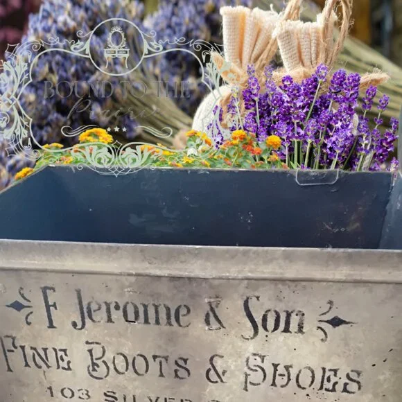 Vintage Metal Box ~ Restyled! - Picture 5 of 6